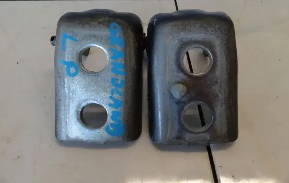 Opel Grandland X Front door lower hinge 