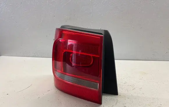 Volkswagen Touran II Rear/tail lights