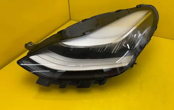Tesla Model 3 Headlight/headlamp 1077375-00-C