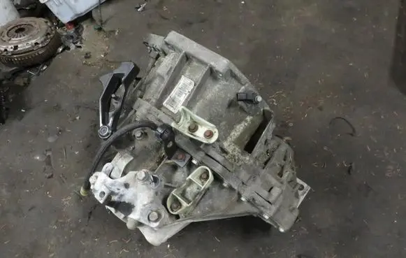 Renault Scenic III - Grand scenic III Manual 5 speed gearbox 320105487R
