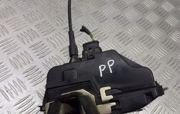 Nissan Primera Front door lock 