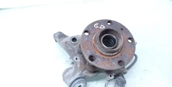 Rear wheel hub spindle/knuckle