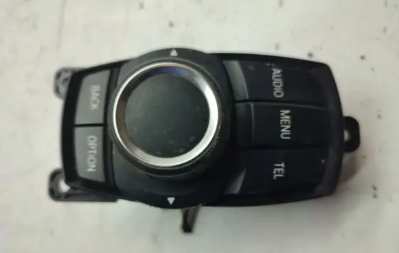 Head unit multimedia control
