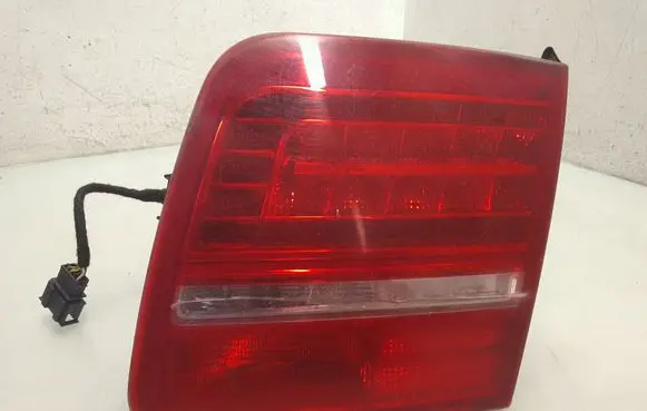 Tailgate rear/tail lights