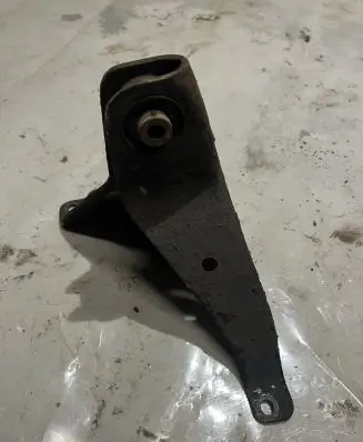 Jeep Cherokee III KJ Engine mount bracket
