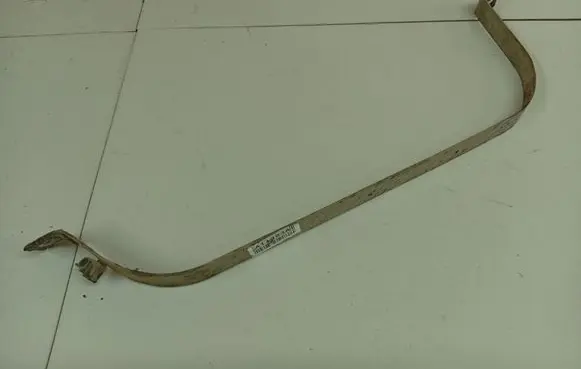 Audi A6 S6 C5 4B Fuel tank mounting bracket 4B0201654