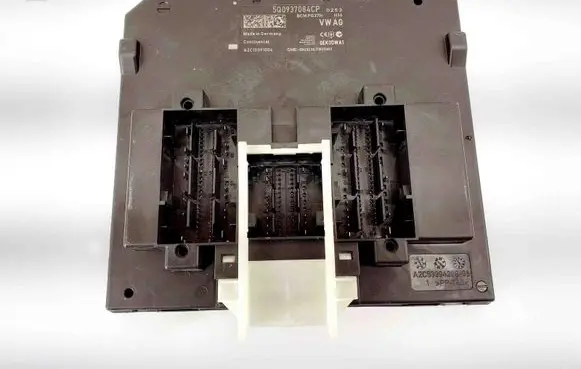 Skoda Superb B8 (3V) Central body control module 5Q0937084CP