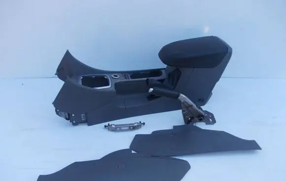 Ford Focus Center console 8M51A045M19