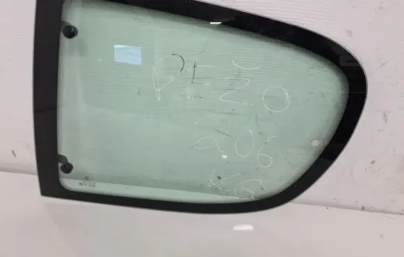 Peugeot 206 Rear side window 43R