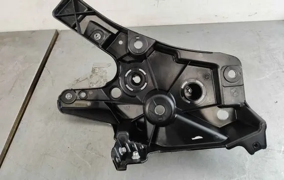 Fender mounting bracket