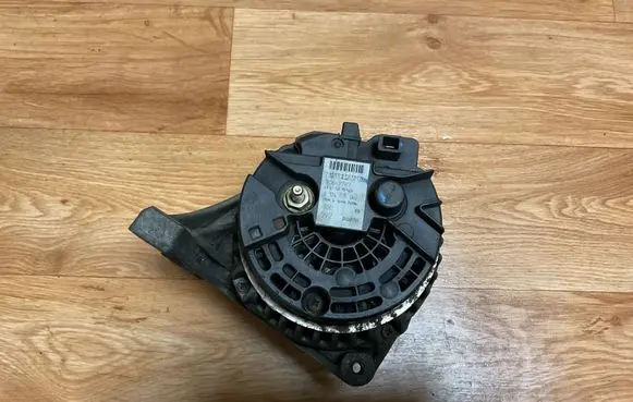 Volvo V70 Generator/alternator 30667787 0124525060