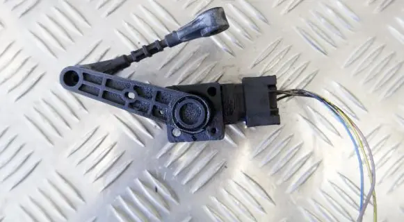 Land Rover Discovery 3 - LR3 Air suspension front height level sensor BH223C097AA