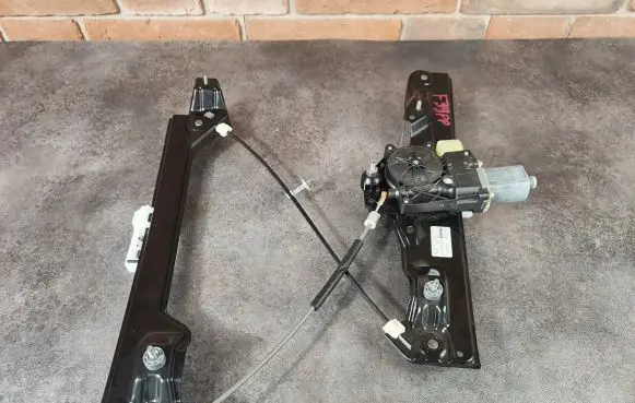 BMW X2 F39 Front door window regulator with motor 7420392