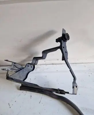 Mercedes-Benz C W204 Headlight/headlamp mounting bracket A2046200291