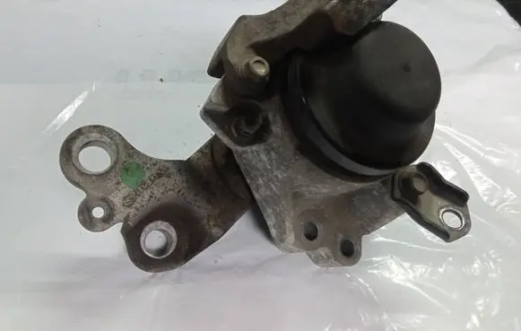 Mazda CX-9 Engine mount bracket TD1139060H