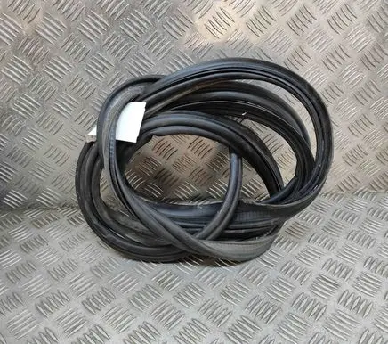 Trunk rubber seal (body)