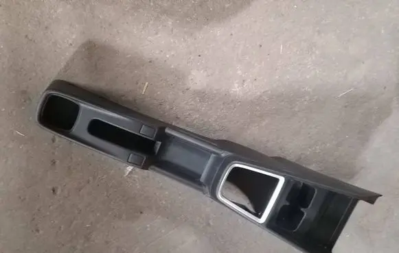 Suzuki Swift III Center console 7581152R0