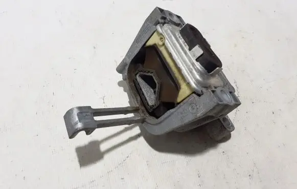 Skoda Octavia Mk3 (5E) Engine mount bracket 5Q0199262DD
