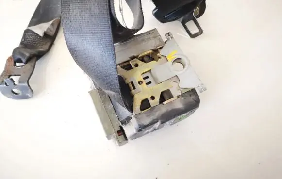 Skoda Octavia Mk1 (1U) Front seatbelt 1u4857701a