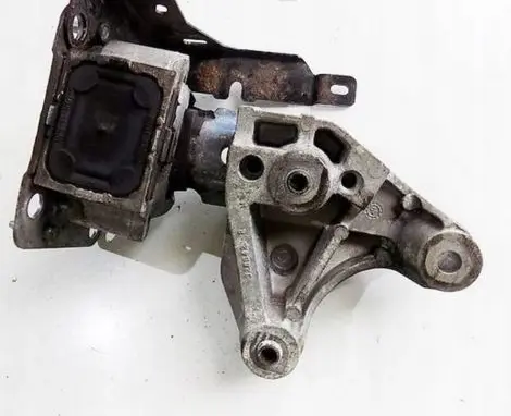 Peugeot 207 CC Engine mount bracket