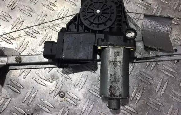 Opel Omega B1 Rear door window regulator motor 193794100