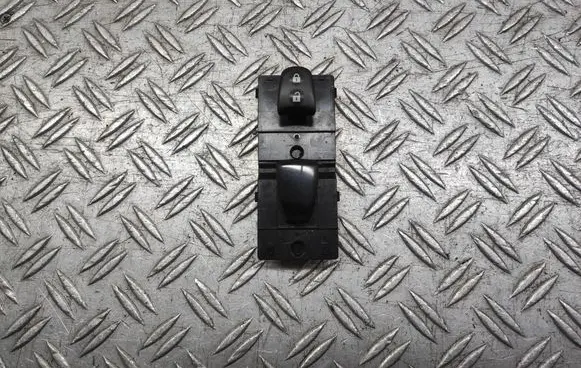 Nissan Qashqai Electric window control switch 809604EH0AX