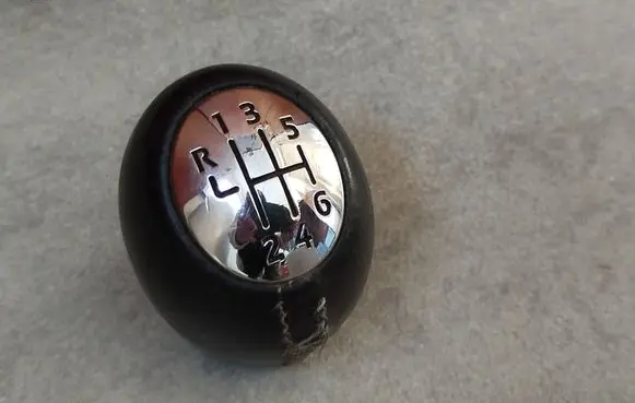 Renault Trafic III (X82) Gear lever shifter trim leather/knob 8200329967