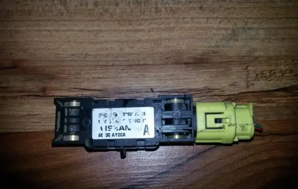 Nissan Micra Airbag deployment crash/impact sensor 0285003019