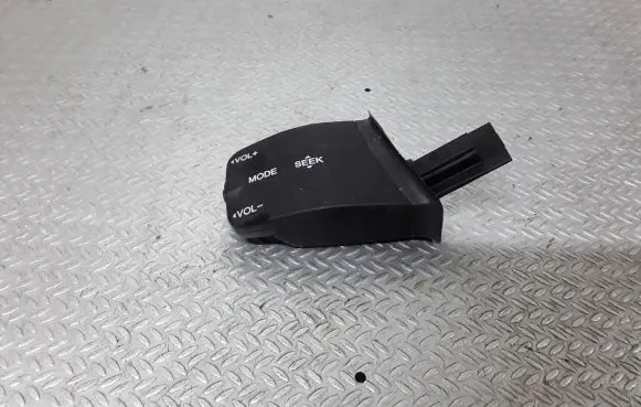 Ford Focus Multifunctional control switch/knob 