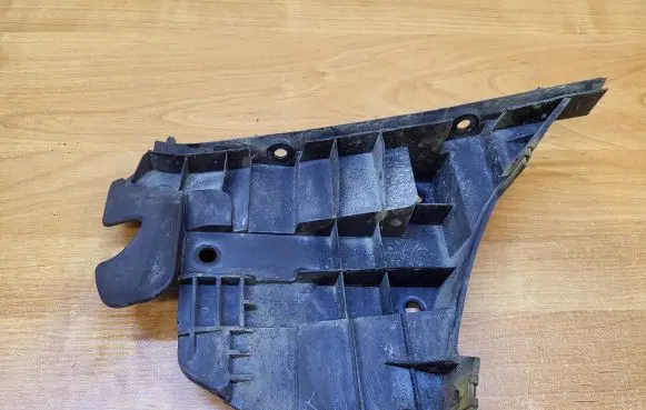 Volvo V70 Front bumper mounting bracket 31265344