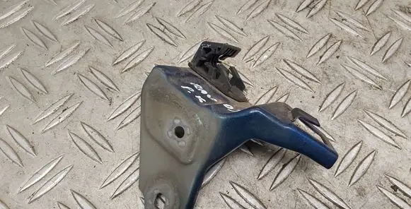 Toyota RAV 4 (XA20) Headlight/headlamp mounting bracket