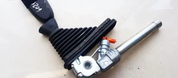 Nissan Qashqai+2 Rear seatbelt buckle