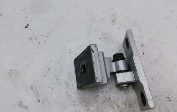 BMW 5 E60 E61 Rear door upper hinge 7068087