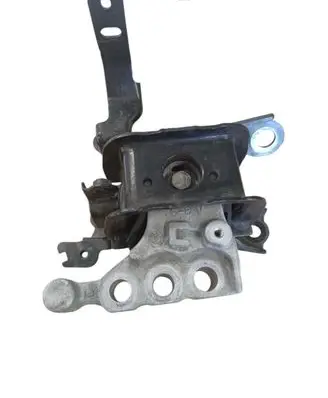 Toyota RAV 4 (XA50) Engine mount bracket