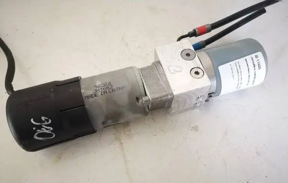 Mercedes-Benz E W211 Convertible roof hydraulic pump 2118000848 014598