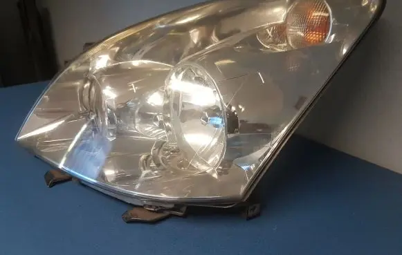 Toyota Corolla Verso AR10 Headlight/headlamp