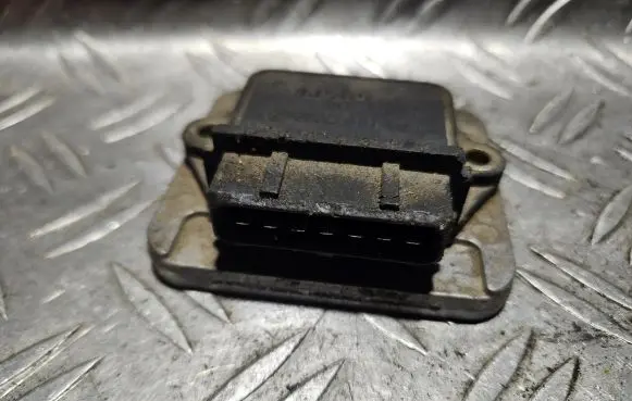 Audi 80 90 B3 Ignition amplifier control unit 191905351B