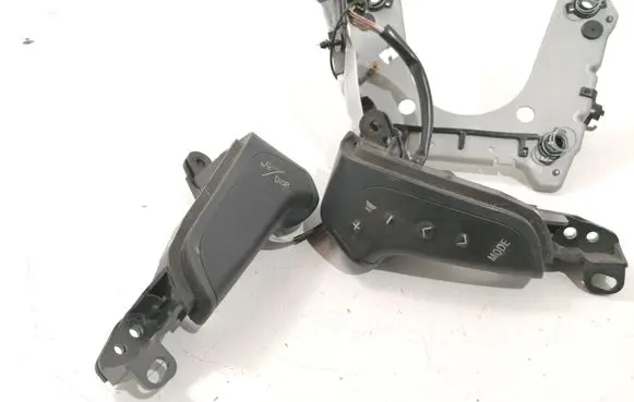 Steering wheel buttons/switches