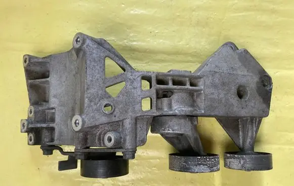 Mercedes-Benz B W245 Generator/alternator belt tensioner A6402021040