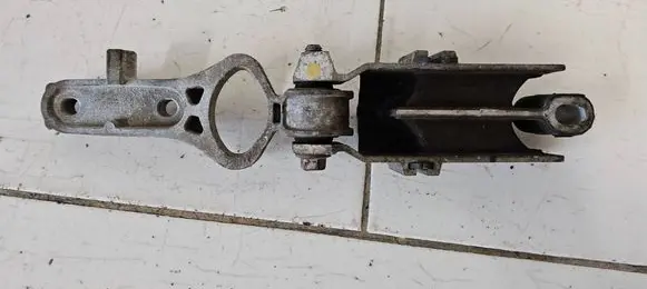 Volvo S60 Engine mount bracket 31401239