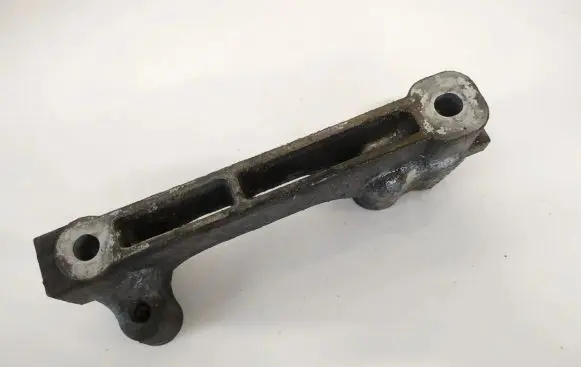 Toyota RAV 4 (XA30) Engine mounting bracket