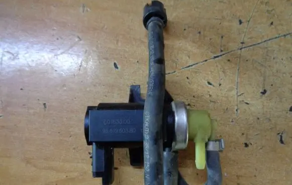 Peugeot 508 Turbo solenoid valve 9661960380