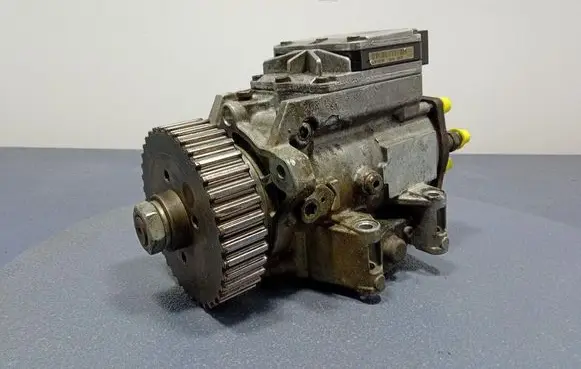 Audi A6 Allroad C5 Fuel injection high pressure pump 059130106C