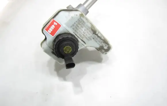 Master brake cylinder