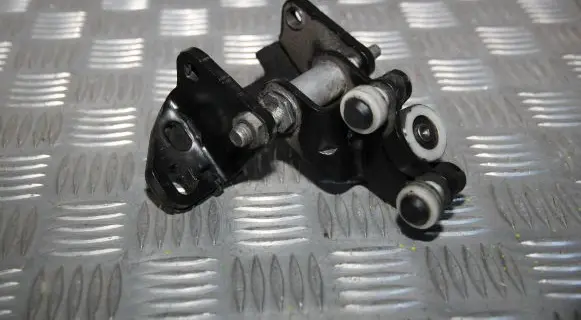 Mercedes-Benz Sprinter W906 Sliding door middle roller runner A9067600247 9067600247