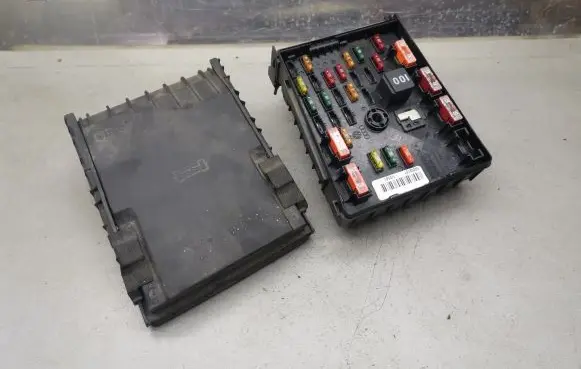 Volkswagen PASSAT CC Fuse module 3C0937125A 1K0937132F 1K0937132G