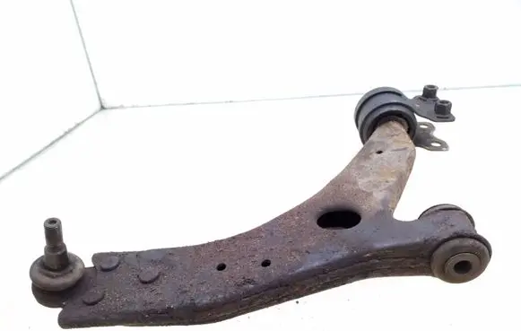 Ford Focus Front lower control arm/wishbone