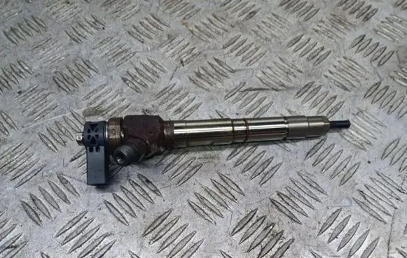 Volkswagen PASSAT CC Fuel injector