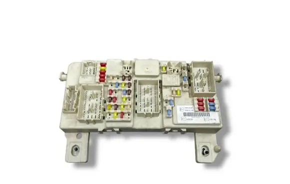 Ford Focus Fuse module 7M5T14A073cc