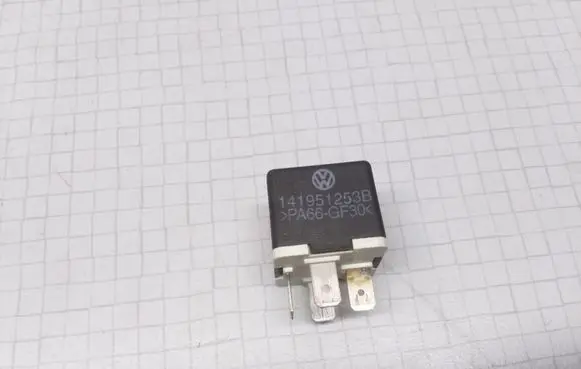 Skoda Octavia Mk2 (1Z) Other relay 141951253B